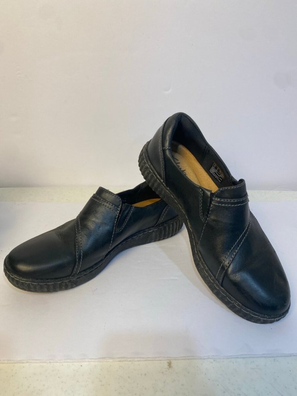Clarks Caroline Pearl Black Leather Slip On Loafers Women’s Sz 8 EUC